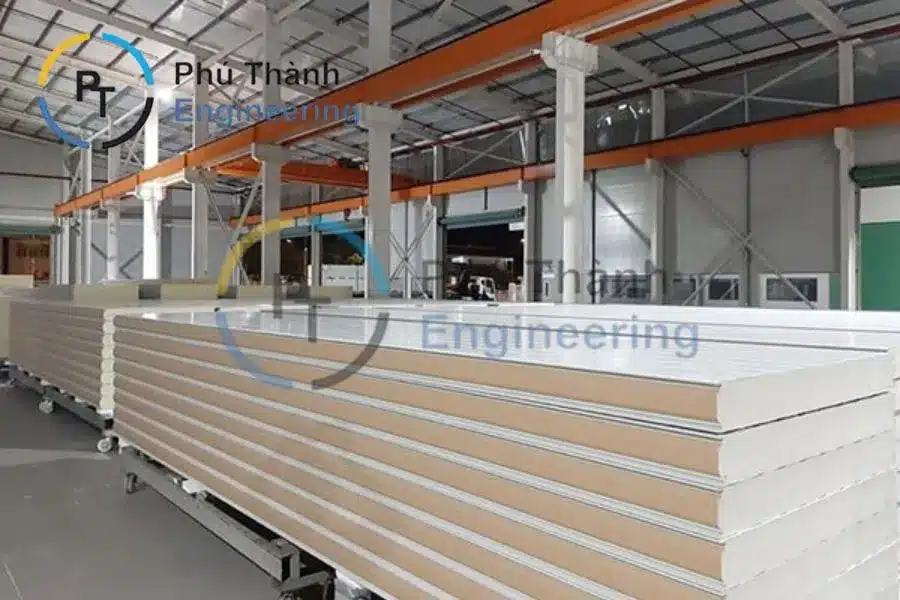 Giải Pháp Thi Công Vách Panel Bền Đẹp – Hiệu Quả Cách Âm, Cách Nhiệt 26 Vách Panel mang lại thẩm mỹ và độ bền cho công trình