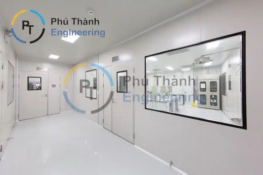 Giải Pháp Thi Công Vách Panel Bền Đẹp – Hiệu Quả Cách Âm, Cách Nhiệt 16 Hình ảnh thực tế lắp đặt Vách Panel phòng sạch