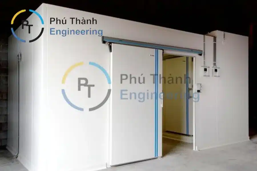 Giải Pháp Thi Công Vách Panel Bền Đẹp – Hiệu Quả Cách Âm, Cách Nhiệt 18 Ứng dụng Vách Panel trong kho lạnh đạt chuẩn